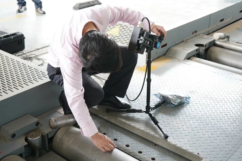 Anche deelgeholl am Op-Site Kalibrierung Test fir EV Sécherheet-Zesummenhang Standard